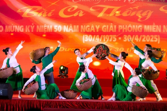 Heroic 'Victory Song' at the Eastern Cultural Center Square