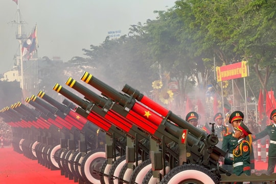 21 loạt đại bác rền vang mừng 50 năm ngày giải phóng miền Nam, thống nhất đất nước