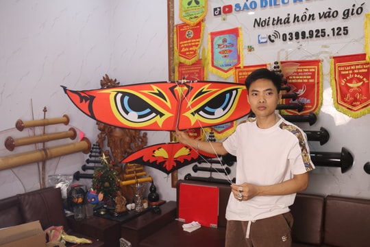 Chàng trai 9X ở Thanh Hà biến đam mê thả diều thành cơ hội làm giàu