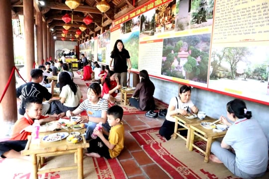 Experience vegetarian cuisine in Con Son during the holidays