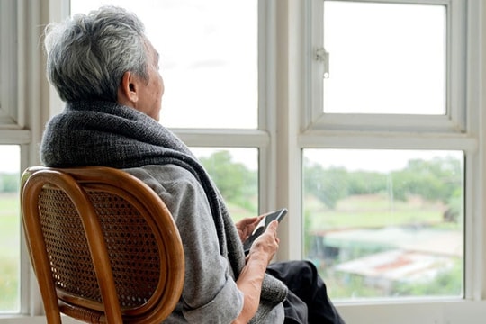 Dividing assets to children and becoming parasites, old parents put themselves in a desperate situation.