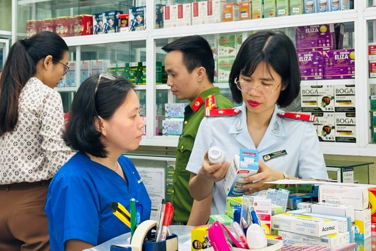 Hai Duong took 33 samples of medicine, milk and functional foods for quality testing.