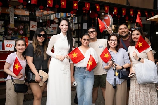 Ngành du lịch 'đại thắng' ở kỳ nghỉ lễ với niềm tự hào 50 năm