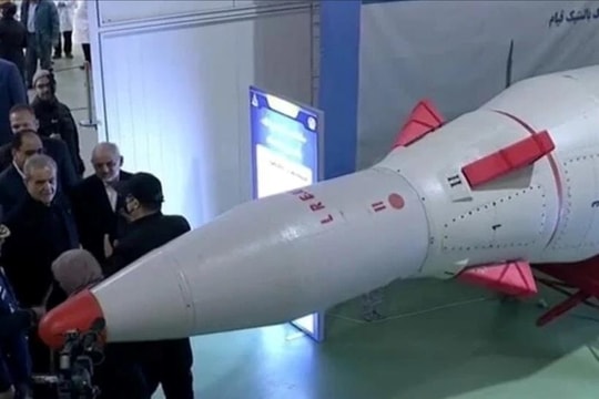 Iran 'unveils' new ballistic missile, ready to respond to US and Israel