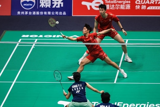 Tennis player received red card for taking too long in the toilet