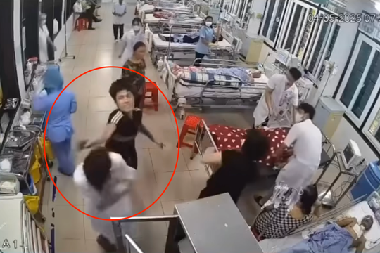 Nhân viên y tế Bệnh viện Đa khoa Nam Định bị người nhà bệnh nhân đánh liên tiếp vào đầu