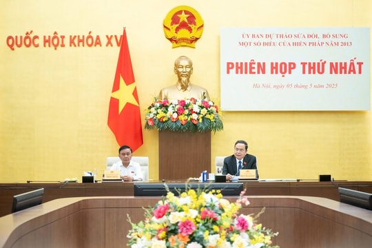 Tích cực đóng góp vào việc sửa đổi, bổ sung Hiến pháp năm 2013