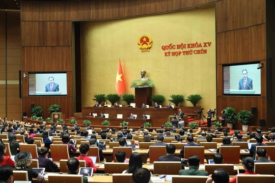 Quốc hội thảo luận tại hội trường về dự thảo Luật Nhà giáo