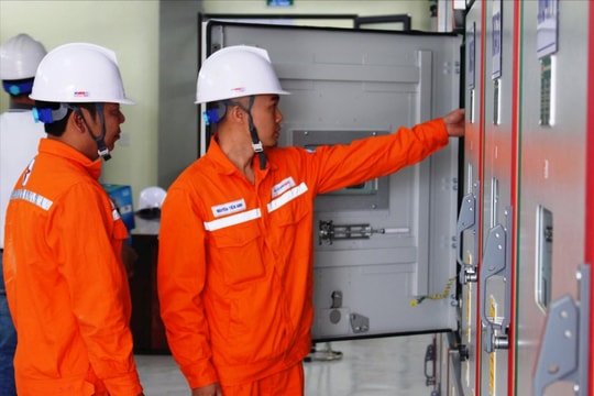 Giải 'cơn khát' điện mùa nắng nóng