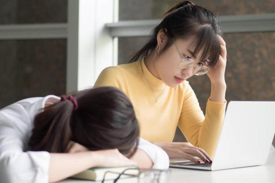 Vùi đầu học để lấy bằng giỏi, nhiều sinh viên vỡ mộng không xin được việc