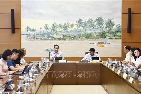 Phân cấp, phân quyền đồng thời bố trí nguồn lực cho địa phương