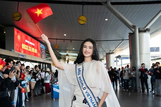 Miss Ý Nhi officially 'brings the bell to strike foreign lands' at the 72nd Miss World