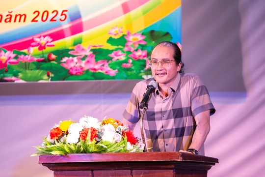 Hai Duong Cheo Theater stages new Cheo play 'Sage of the East'