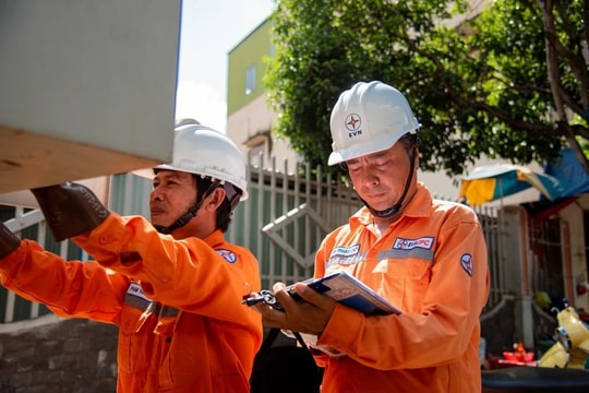 Từ ngày mai, giá điện tăng 4,8% lên hơn 2.200 đồng mỗi kWh