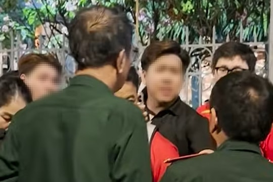 Reprimanding disrespectful male student in April 30th parade
