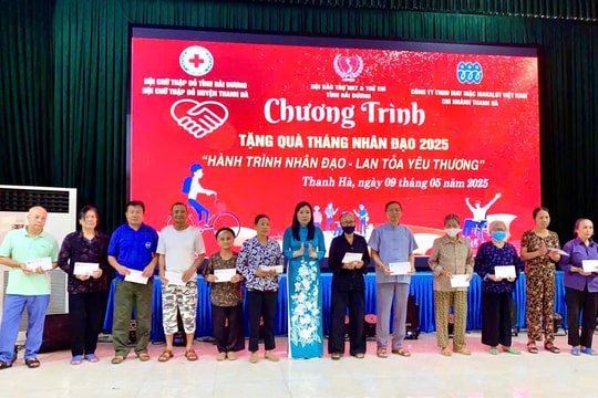 Hundreds of needy people in Thanh Ha received support during Humanitarian Month