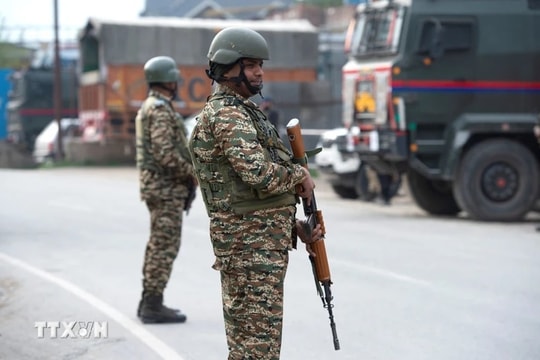 Ấn Độ tố Pakistan tăng cường triển khai quân đội dọc biên giới