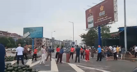 Unprecedented scene after traffic accident at intersection