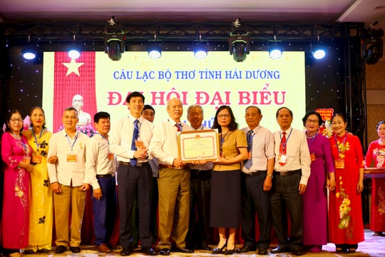 Chủ tịch UBND tỉnh tặng bằng khen Câu lạc bộ Thơ tỉnh Hải Dương