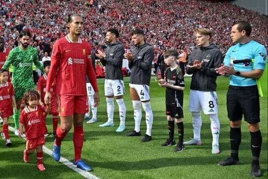 Arsenal cầm hòa Liverpool dù bị dẫn hai bàn