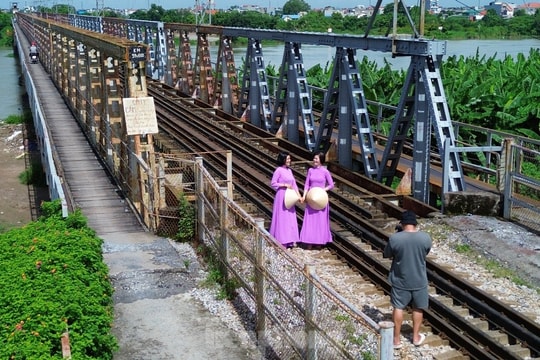 Chung một khoảng trời