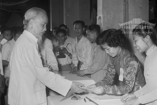 Bác Hồ đi bầu cử