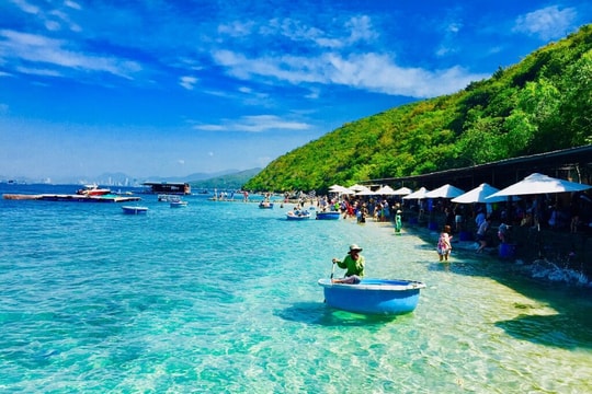 Nha Trang lọt top 15 điểm đến nổi bật nhất hè 2025