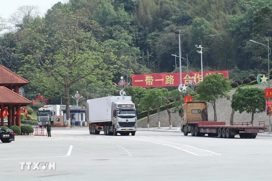 Tuyến vận tải đường bộ quốc tế Trung Quốc - Việt Nam chính thức khai trương