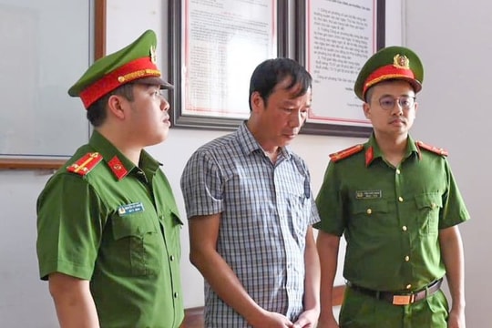 Bắt khẩn cấp Chủ tịch xã ở Phú Thọ làm ngơ khai thác đất rừng trái phép