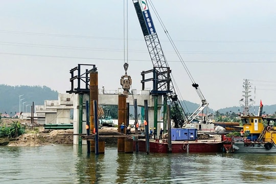Thi công cầu vượt sông Kinh Môn và đường dẫn nối với quốc lộ 5 dự kiến hoàn thành sớm 2 tháng