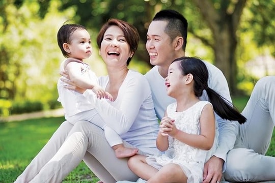 Bộ Chính trị yêu cầu có chính sách hỗ trợ phụ nữ sinh đủ 2 con trước 35 tuổi