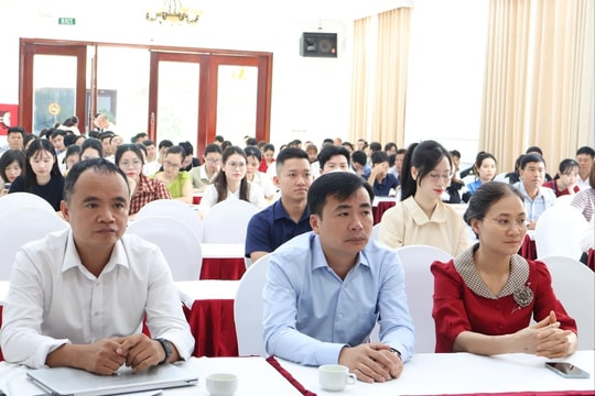 Đảng uỷ UBND tỉnh khai giảng lớp đảng viên mới đầu tiên
