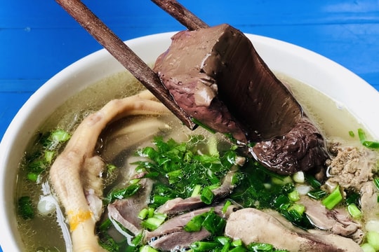 5 không khi ăn tiết lợn luộc