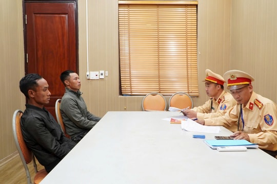 Hai thanh niên đi xe máy chặn đầu ô tô tải trên đại lộ Võ Nguyên Giáp