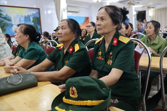 Nữ chiến sĩ Đại đội Nữ Hoàng Ngân số I Hải Hưng phát huy truyền thống bộ đội Cụ Hồ