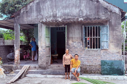 Bà Nguyễn Thị Thuỷ mắc nhiều bệnh, nuôi con bệnh tật và 3 cháu nhỏ