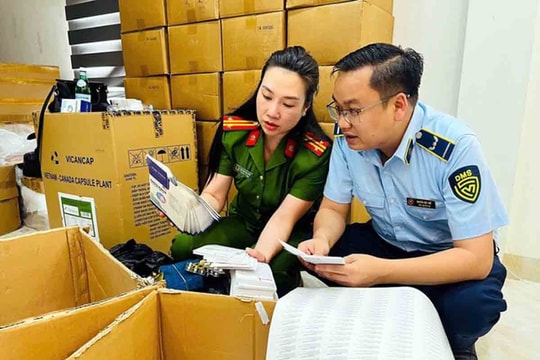 Cảnh sát công bố hình ảnh thực phẩm chức năng giả của vợ chồng dược sĩ Hà Nội