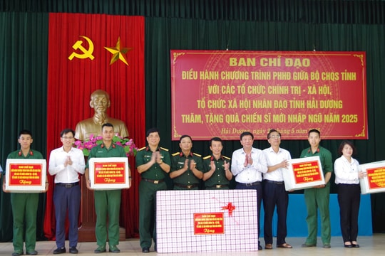 Động viên chiến sĩ mới nhập ngũ tại Trung đoàn Bộ binh 125