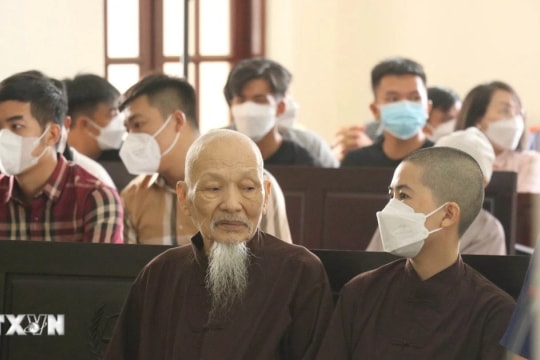 Tuyên phạt bị cáo Lê Tùng Vân ở Tịnh thất Bồng Lai 3 năm tù về tội loạn luân