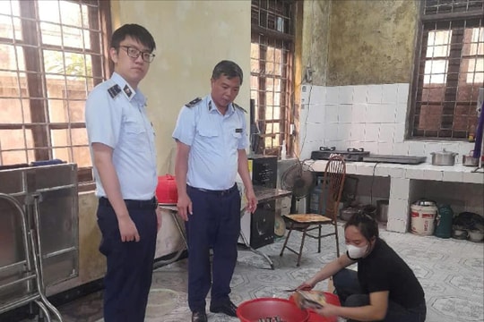 Nhiều loại mỹ phẩm, thực phẩm của 6 hộ kinh doanh ở Tứ Kỳ, Gia Lộc, Ninh Giang buộc phải tiêu hủy