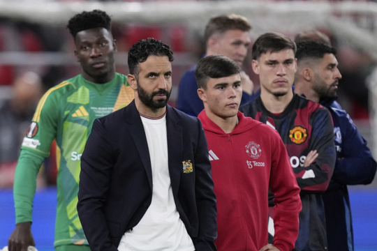 Man Utd sẵn sàng 'rao bán toàn bộ đội hình'