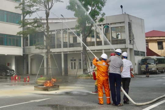 Điện lực Hải Dương diễn tập phương án phòng cháy chữa cháy