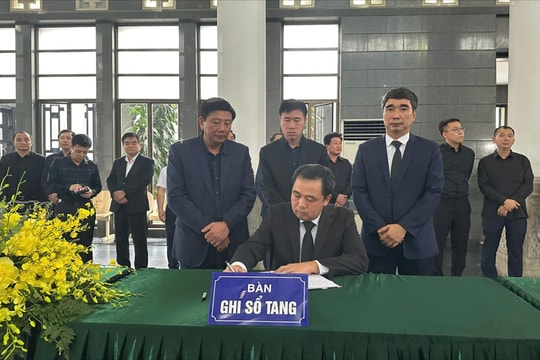 Đoàn đại biểu tỉnh Hải Dương viếng nguyên Chủ tịch nước Trần Đức Lương
