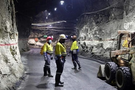 Tai nạn tại mỏ vàng ở Nam Phi khiến gần 300 người mắc kẹt dưới lòng đất