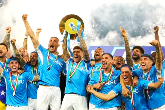 Napoli lên ngôi vô địch Serie A
