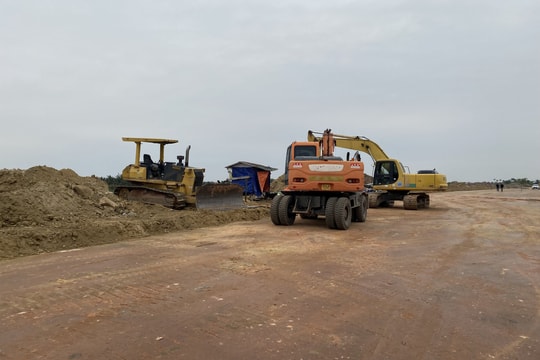 Kim Thanh district nears completion of site clearance for phase 2 of East-West trunk-road project