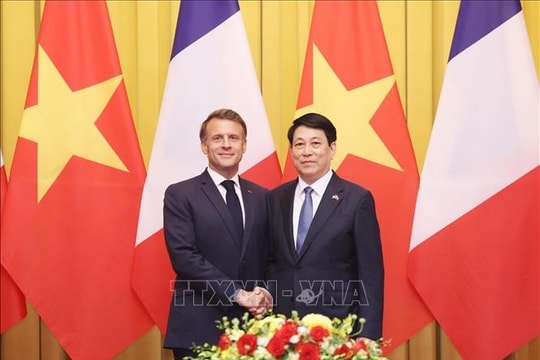 Chủ tịch nước Lương Cường hội đàm với Tổng thống Pháp Emmanuel Macron