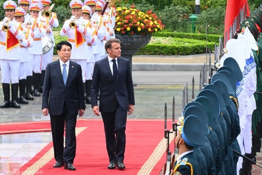 Chủ tịch nước Lương Cường chủ trì lễ đón Tổng thống Pháp