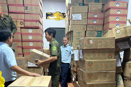 Long An phát hiện gần 12.000 lon sữa không rõ nguồn gốc