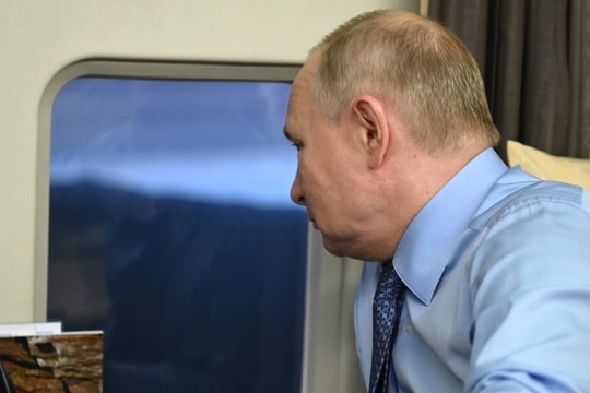 Trực thăng của Tổng thống Putin mắc kẹt trong đàn UAV của Ukraine